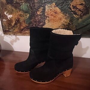 UGG Australia Lynnea Women's Black Suede Boots with sheepskin Wooden Heel 8